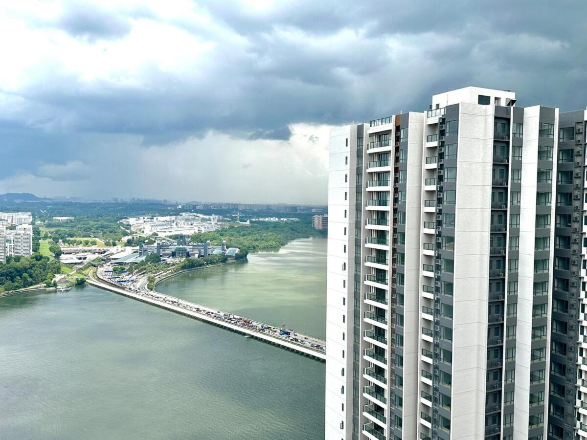 R&f Seaview Walking To Ciq 2b2b * Johor Bahru